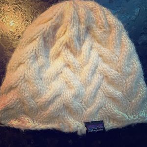 Patagonia women’s wool cable-knit beanie